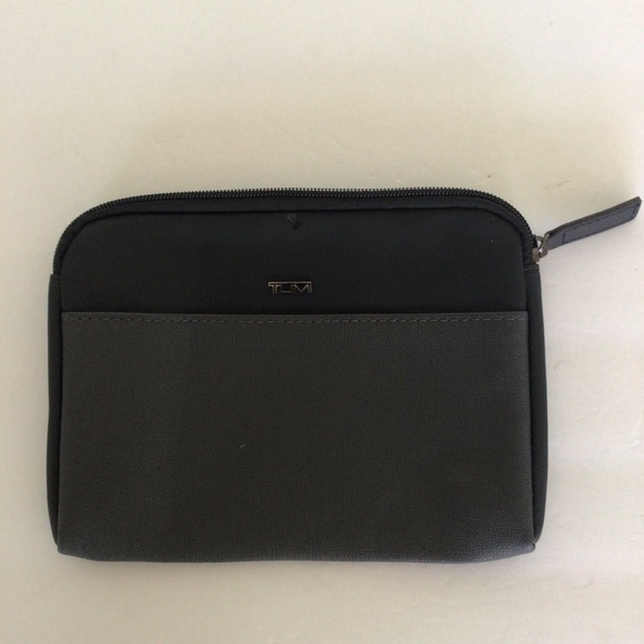 TUMI FOR DELTA COSMETIC CASE BAG - Picture 3 of 10